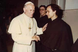 Zdjęcie Leona XIV z Janem Pawłem II. Tak wyglądał nowy papież w młodości