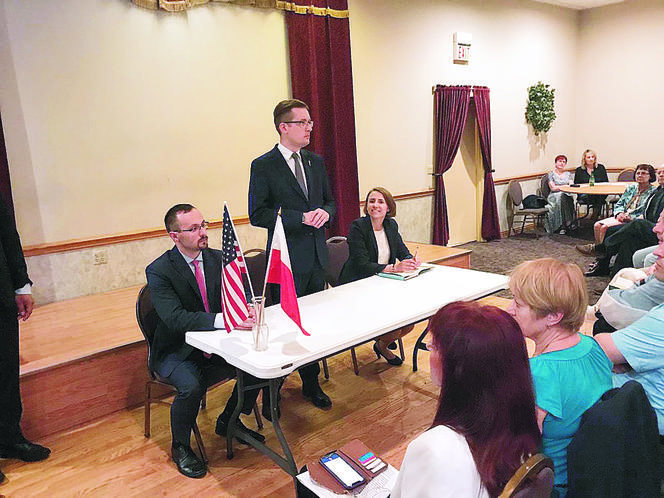 Biskupi przepędzili posła