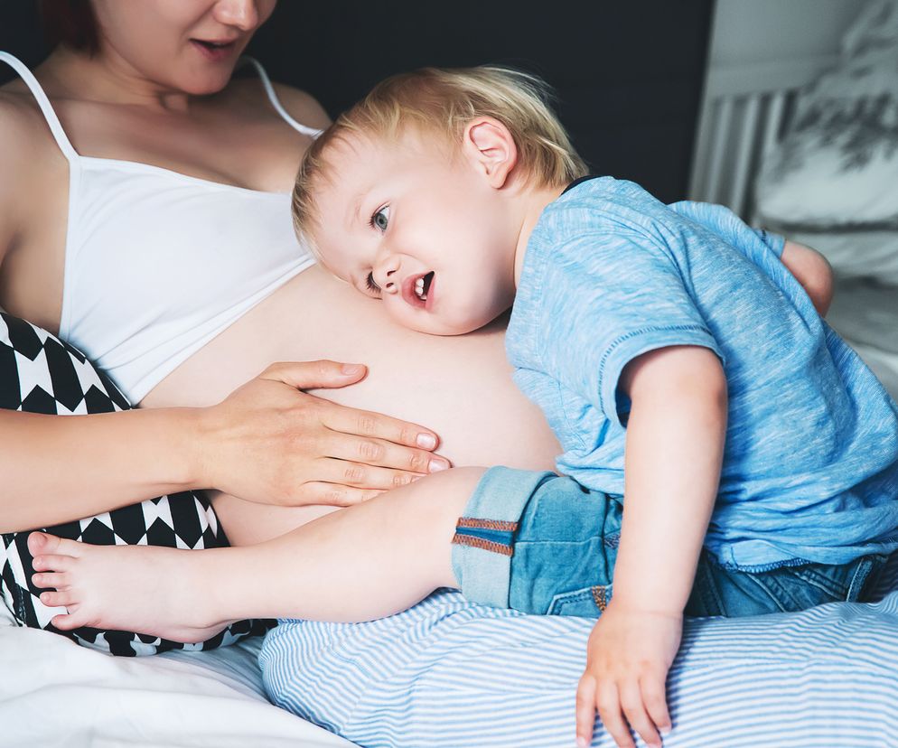 Mleko pod pachą i śpiewanie basem. Mamy wymieniają 6 najdziwniejszych objawów