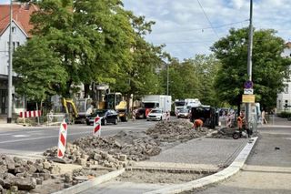 Dlaczego remonty dróg w Sopocie robione są w środku sezonu wakacyjnego? Miasto wyjaśnia