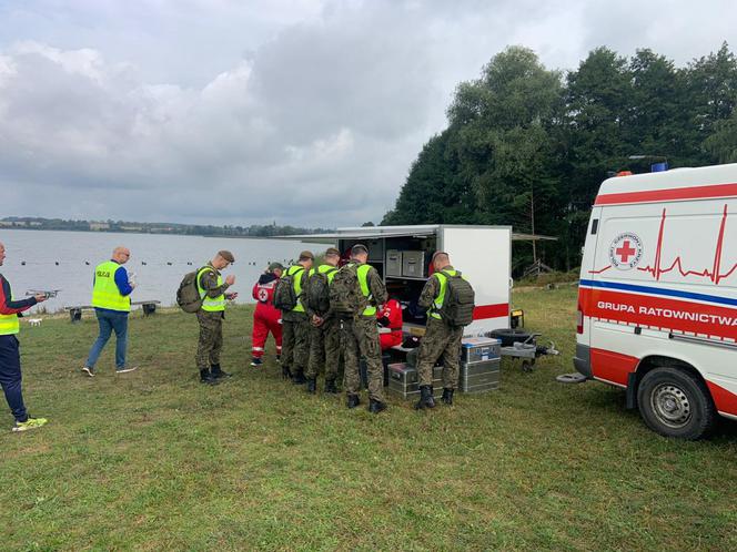 Olsztyn. Trwają poszukiwania zaginionego 27-latka. Służby przeczesują dno jeziora Klebarskiego