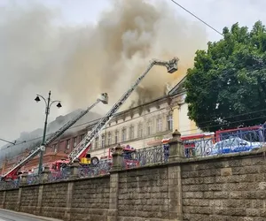 Ogromny pożar w centrym Krakowa. Kłęby dymu unoszą się w całej dzielnicy Stare Miasto