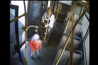 Wrocław. 3-latek sam podróżował komunikacją miejską. Pomógł mu kierowca autobusu [ZDJĘCIA].