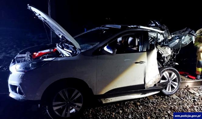 Rudzienice. Pociąg wjechał w samochód. Kobieta nie mogła ruszyć