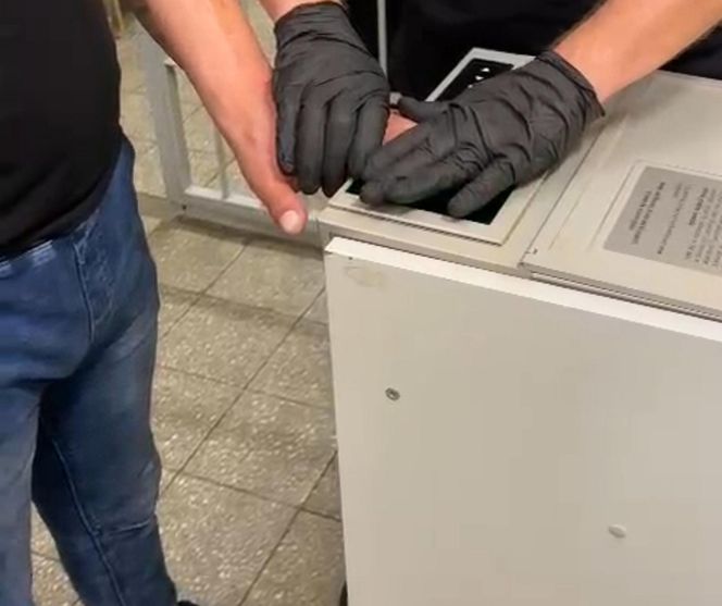 Kolejny „hydraulik” grasował w Warszawie. Pomagał seniorom, a potem ich okradał