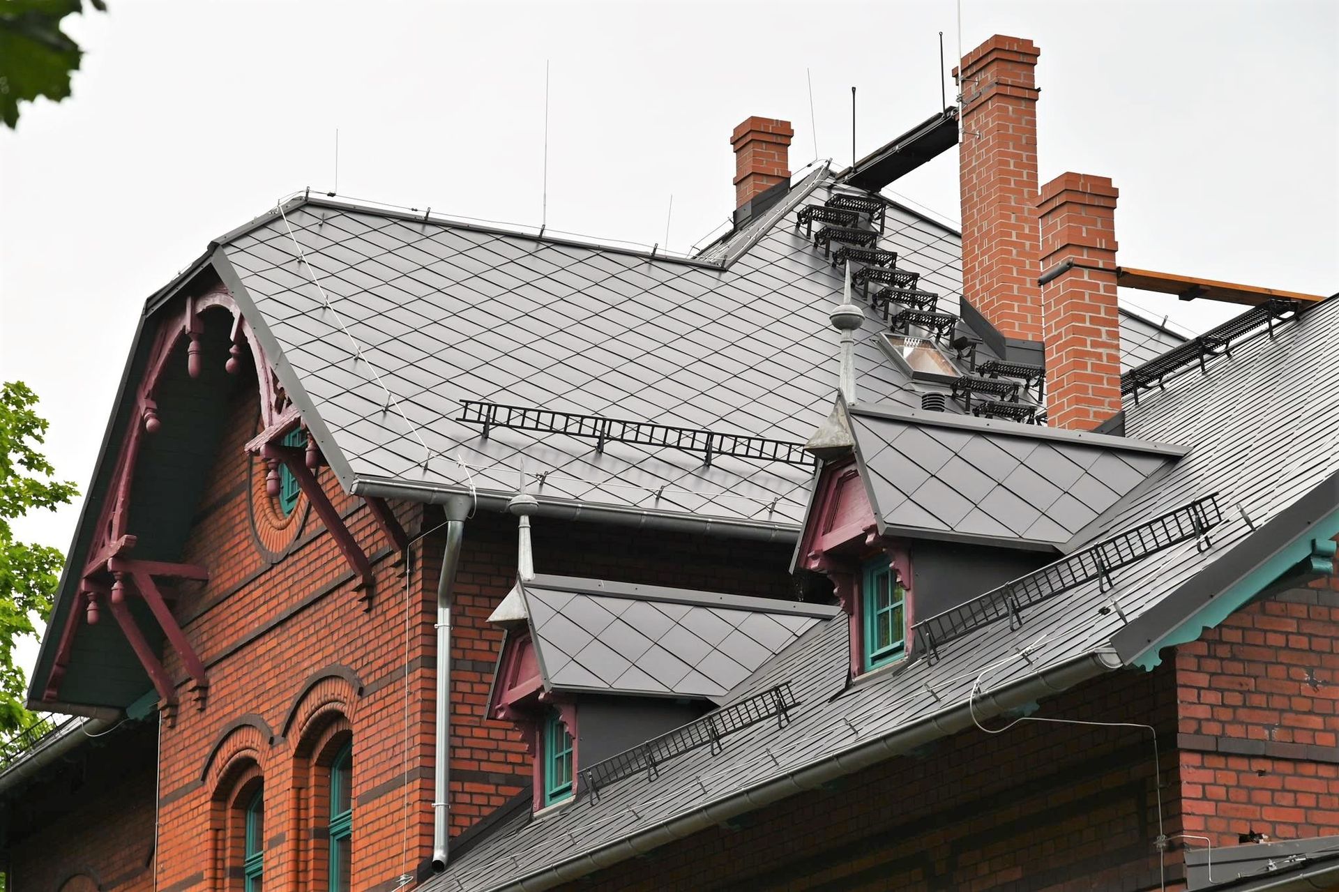 Dworzec w Leśnej po remoncie 