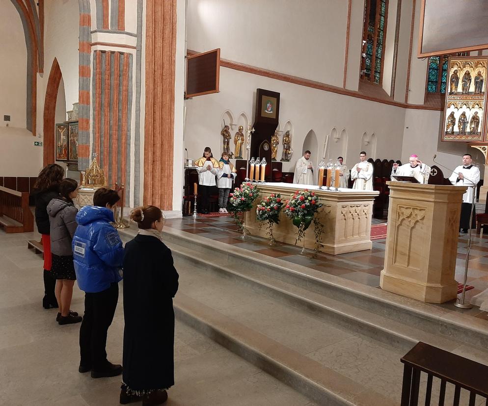 Cztery osoby, po rocznej formacji w KSM, złożyły w koszalińskiej katedrze przyżeczenia