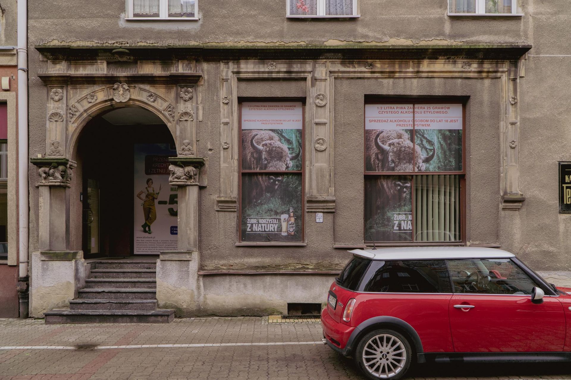 Renesansowy portal w bloku w Świdnicy