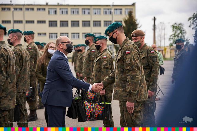 Podlascy żołnierze odebrali podziękowania za pomoc w walce z pandemią [ZDJĘCIA]