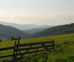 To dawna wieś biskupia w Małopolsce. Kiedyś sprowadzano do niej wino z Węgier