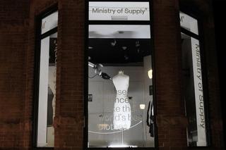 Prawdziwa rewolucja w branży modowej. Ta sukienka dopasuje się do twoich kształtów!