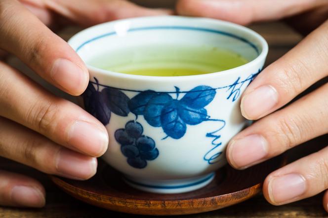 Co się dzieje z twoim ciałem kiedy pijesz zieloną herbatę? Oto 8 faktów