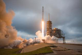 Start rakiety Falcon 9 z przylądka Canaveral