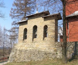 To unikatowa wieś na mapie Małopolski. Znajduje się w niej cerkiew postawiona przez Francuza