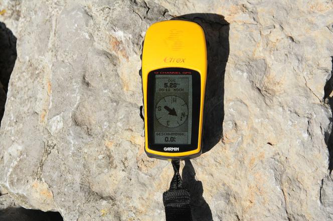 Geocatching to zabawa w poszukiwanie skarbów za pomocą odbiornika GPS