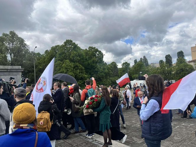 Protest na Cmentarzu Mauzoleum Żołnierzy Radzieckich w Warszawie (9.05.2025)