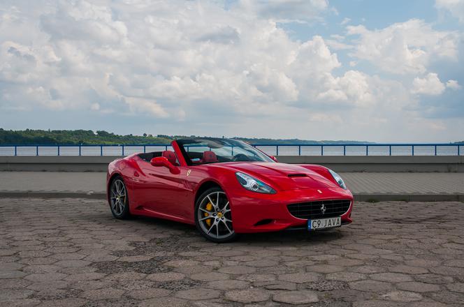 Ferrari California 4.3 490 KM 7AT