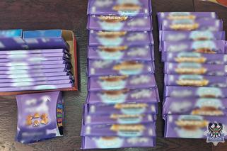 Dolnośląskie. Napad na słodycze w Głuszycy. Złodzieje ukradli czekolady warte 900 zł! 