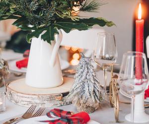 Piękne tradycje bożonarodzeniowe w Polsce. Od lat pojawiają się przy okazji kolacji wigilijnej i nie tylko