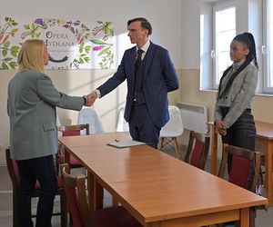 Pierwsza miłość, odcinek 4010. król dżemu Fryderyk Graff (Andrzej Kłak), Emilka (Anna Ilczuk), Melisa (Aleksandra Szwed)