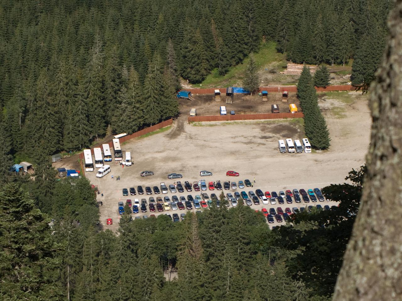 Tatry. Park sprzedaje przez internet bilety na parking przy Morskim Oku 