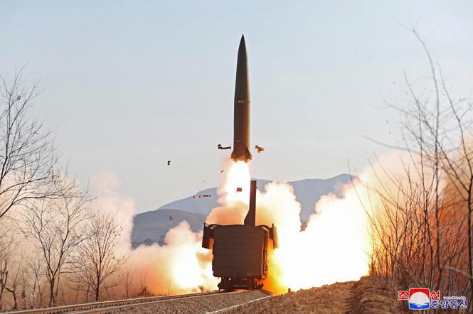 Korea Północna wystrzeliła dwa pociski - reżim kolejny raz testuje broń!