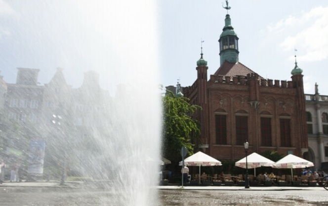 Kurtyny wodne w Gdańsku pomagają mieszkańcom przetrwać upały!