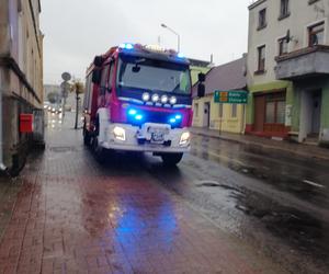 Potrącenie na pasach w Więcborku! Osobówka uderzyła w przechodzącą seniorkę [ZDJĘCIA]