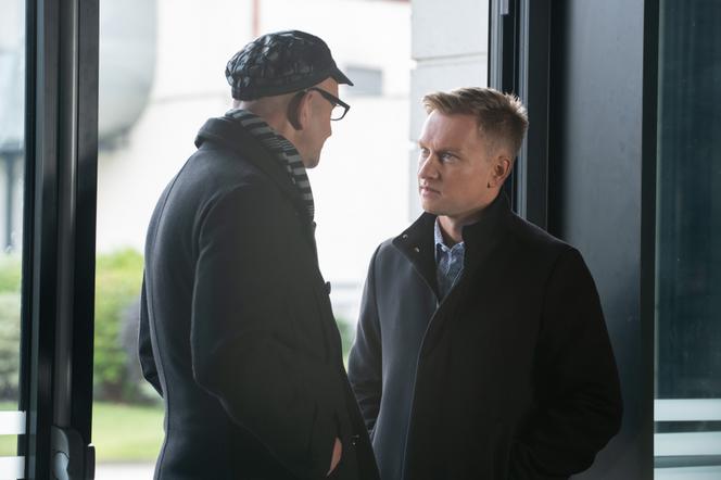 Na Wspólnej odc. 3012. Igor (Kuba Wesołowski), naczelny Artur (Janusz Chabior)