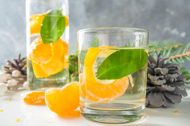 Świąteczny drink mandarynkowy z ginem i prosecco lub dowolnym winem musującym