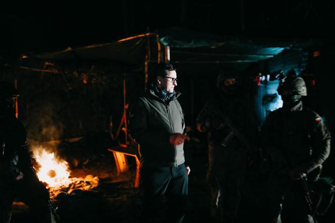 Premier Mateusz Morawiecki na granicy polsko-białoruskiej w Krynkach spotkał się z żołnierzami
