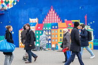 Świąteczny mural na patelni w Warszawie
