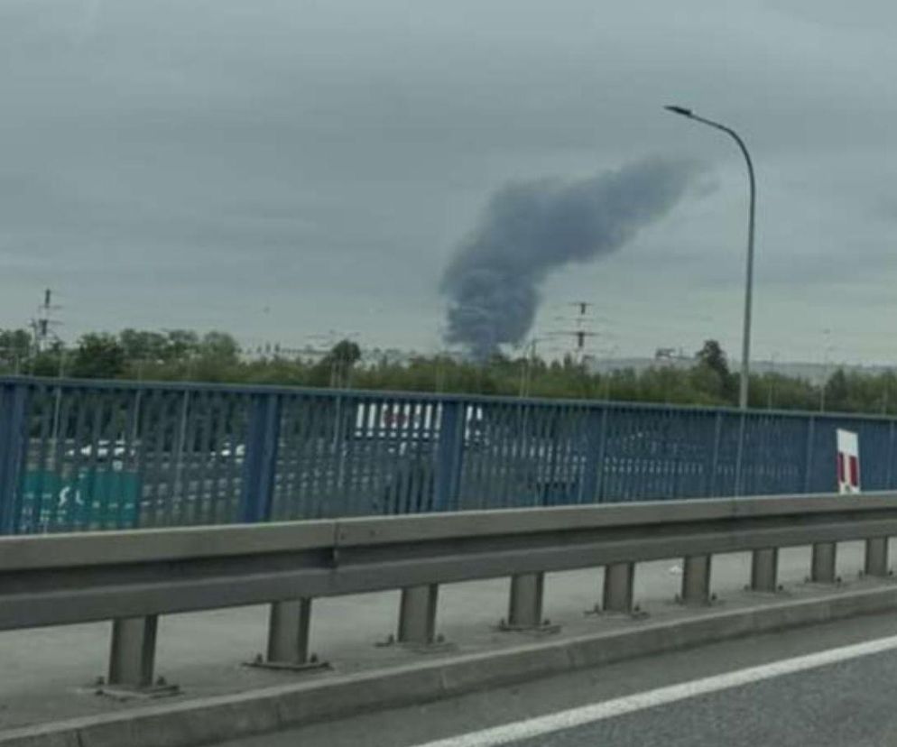 Ogromne kłęby dymu nad miastem.  Pożar lakierni w Pruszczu Gdańskim