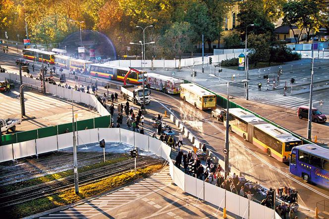 ZDJĘCIA Korki przez zamknięty plac Wileński - zablokowane pół Warszawy!