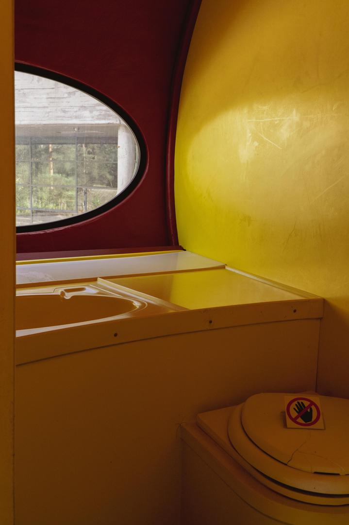 Futuro House - zdjęcia fińskiego domku letniskowego w kształcie UFO w WeeGee Exhibition Centre