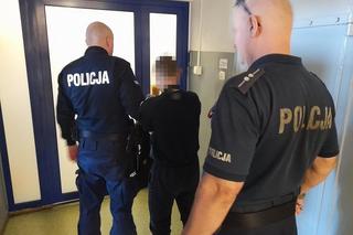 Policjanci zatrzymali dwóch braci z powiatu lęborskiego. Terroryzowali babcię