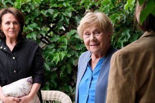 M jak miłość odc. 1889. Marysia (Małgorzata Pieńkowska), Barbara (Teresa Lipowska), Agnes (Amanda Mincewicz)