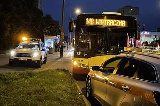 Miejski autobus potrącił pieszą na Gocławiu. Poszkodowana trafiła do szpitala