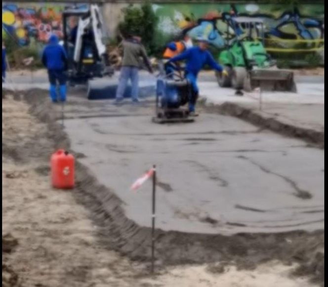 Budowa parkingu przy Ćwiczni w Lesznie