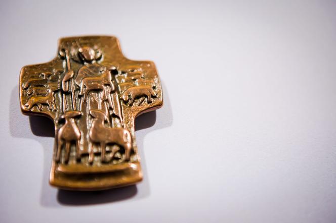 Ksiądz: zarabiam 1500zł miesięcznie, wszystko wydaję w internecie