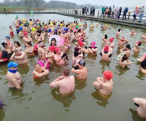 Mazowieckie Morsy otworzyły sezon morsowania 2025/2026 nad zalewem w Siedlcach