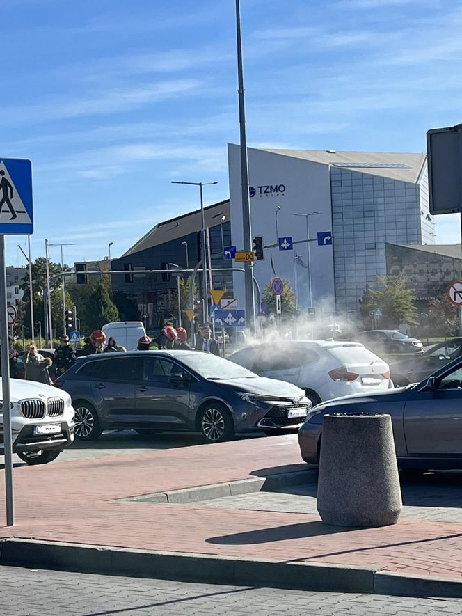 Pożar BMW pod Atrium Copernicus w Toruniu