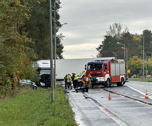 Piotrków Trybunalski. Śmiertelny wypadek kierującej saabem. Zginęła na oczach dzieci [ZDJĘCIA].