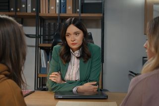 Barwy szczęścia, odcinek 3140. Oliwka (Wiktoria Gąsiewska), Natalia (Maria Dejmek), Madzia (Natalia Sierzputowska)