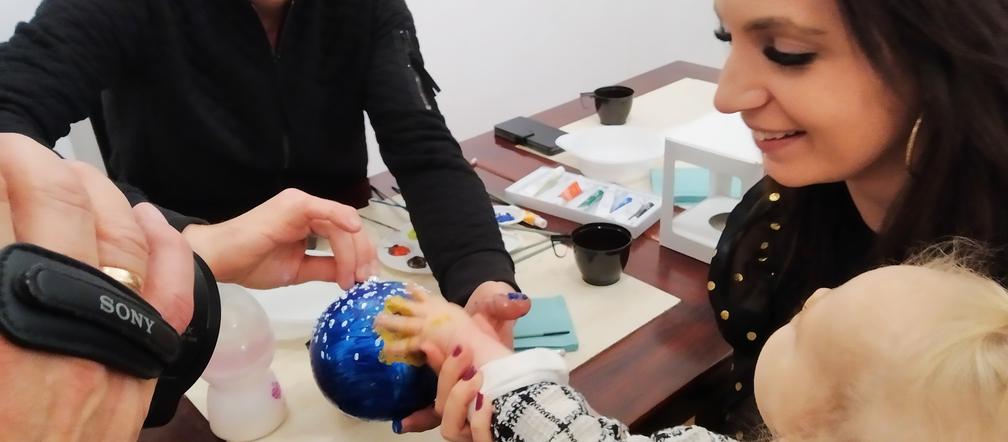 Pomalowali bombki, aby pomóc chorej Marice 