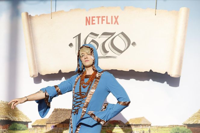 Premiera serialu "1670"! Herman w gorsecie, kwiecista Dębska i Byczkowska w białych majtkach