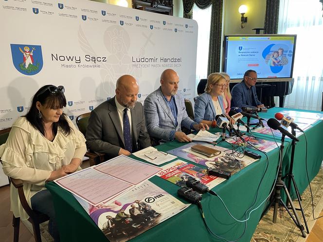 Koferencja zapowiadająca akcję Bezpieczne Wakacje 2022