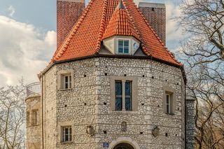 To jedyna taka willa w Krakowie. Znajduje się w lesie, widać z niej nawet Tatry