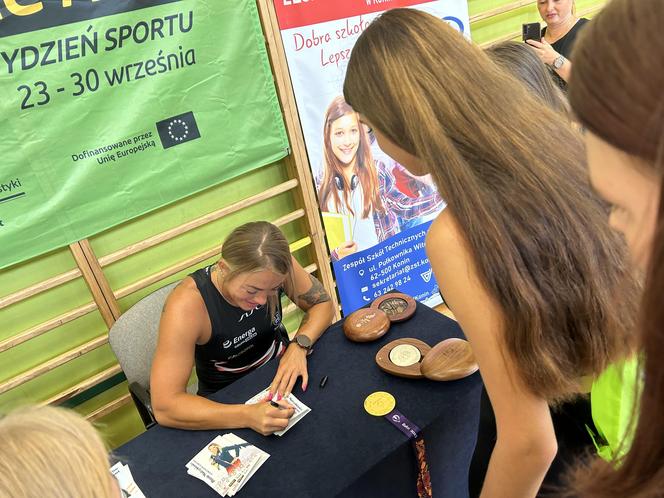 Lekcja WF z mistrzynią olimpijską w Zespole Szkół Technicznych w Koninie