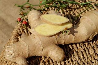 Czy trzeba obierać imbir? Nie każdy wie, jak robić to poprawnie